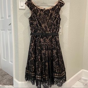 2/$50 Eliza J Short Sleeve Lace Dress Size 6